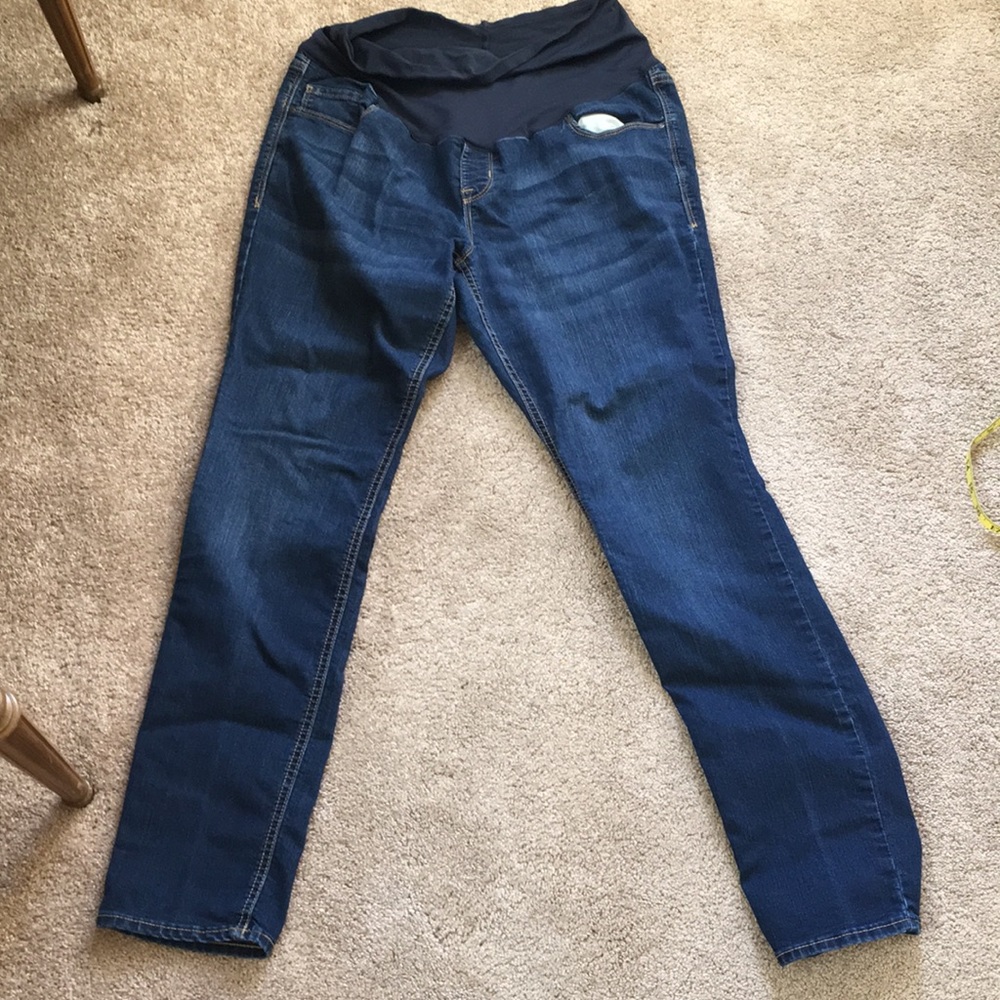 Old Navy Maternity skinny jeans